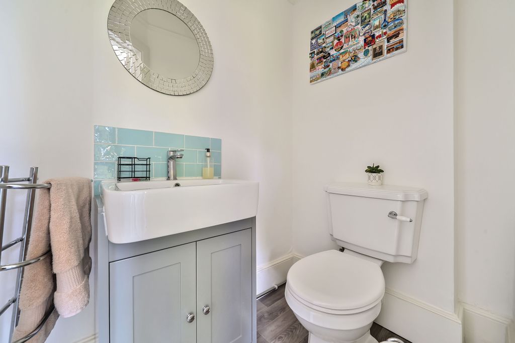 Additional image 18 of 3 bed flat for saleSnatts Hill, Oxted RH8