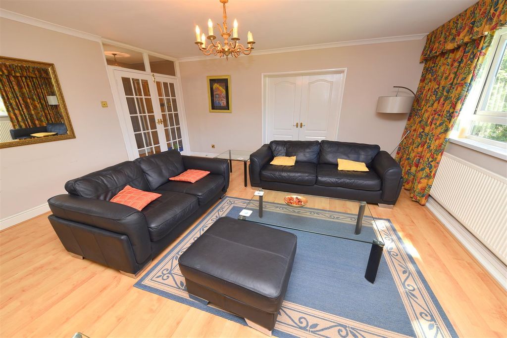 Property photo 3 of 20 Living4.Jpg
