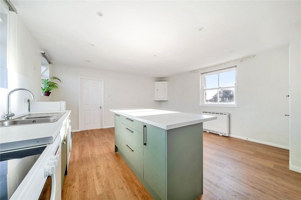 Property photo 3 of 8 Kitchen