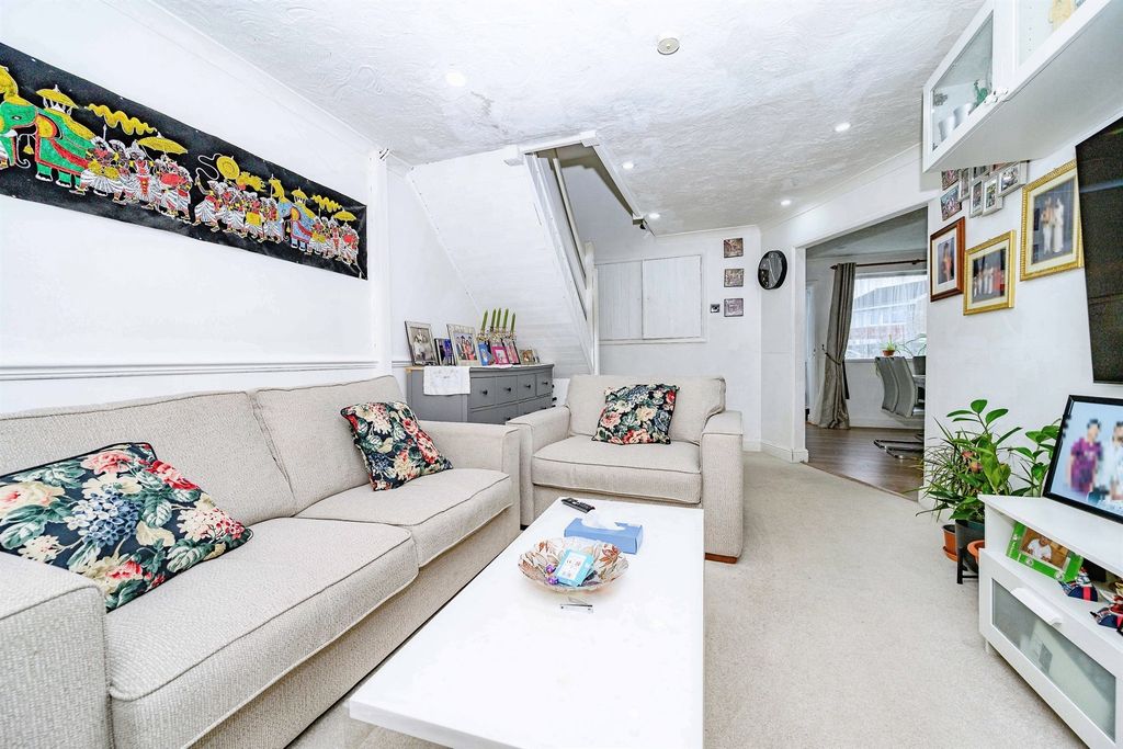 Property photo 2 of 17