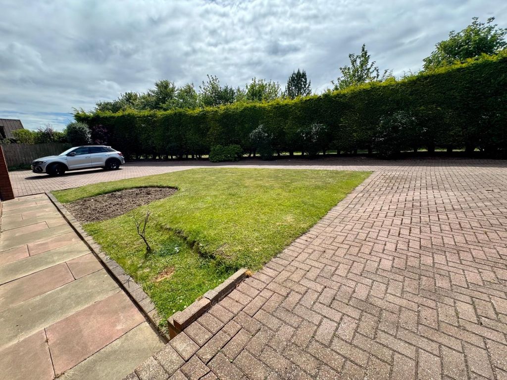 Property photo 2 of 37 E90c7114-De24-4572-9d52-4334Bfa6F938