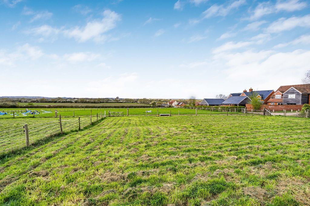 Property photo 2 of 18 Garden And Views