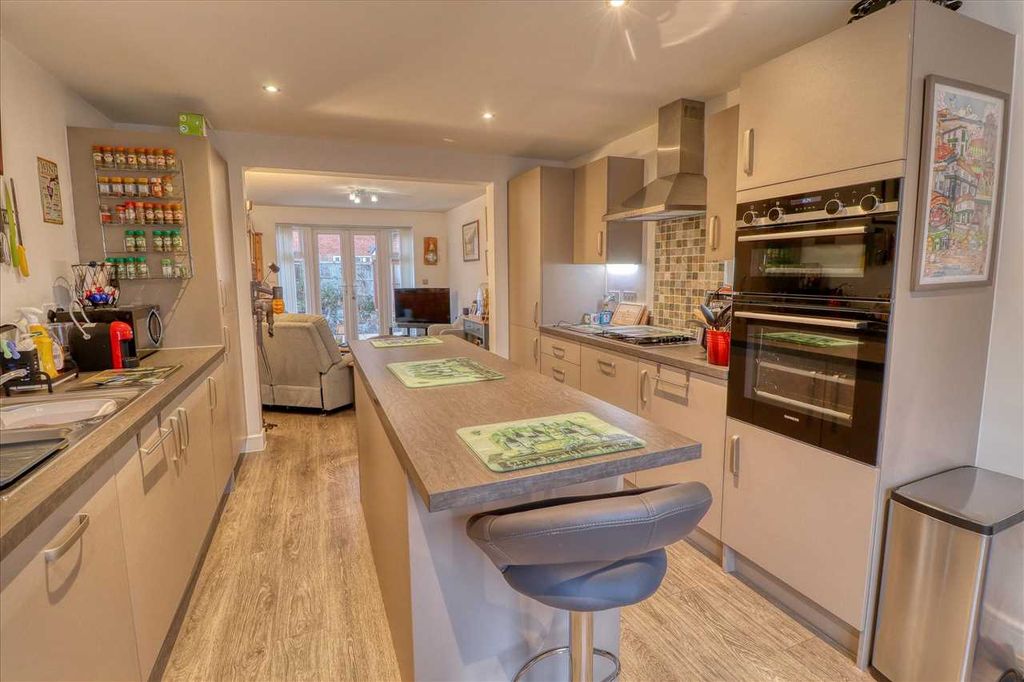 Property photo 2 of 21 Kitchen