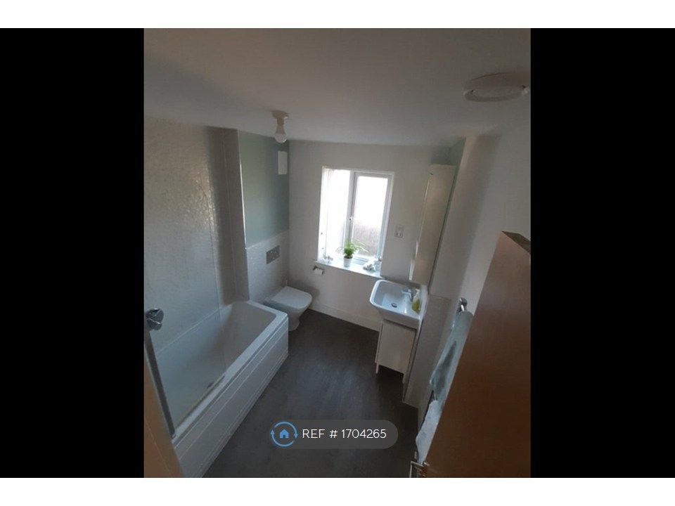 Property photo 3 of 10 Main Bathroom