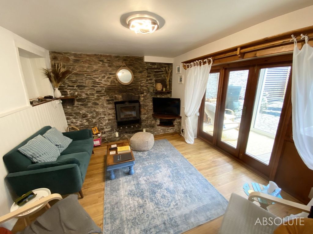 Property photo 2 of 16 Lounge