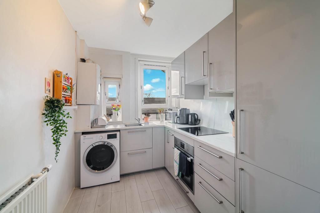 Property photo 3 of 17 Kitchen