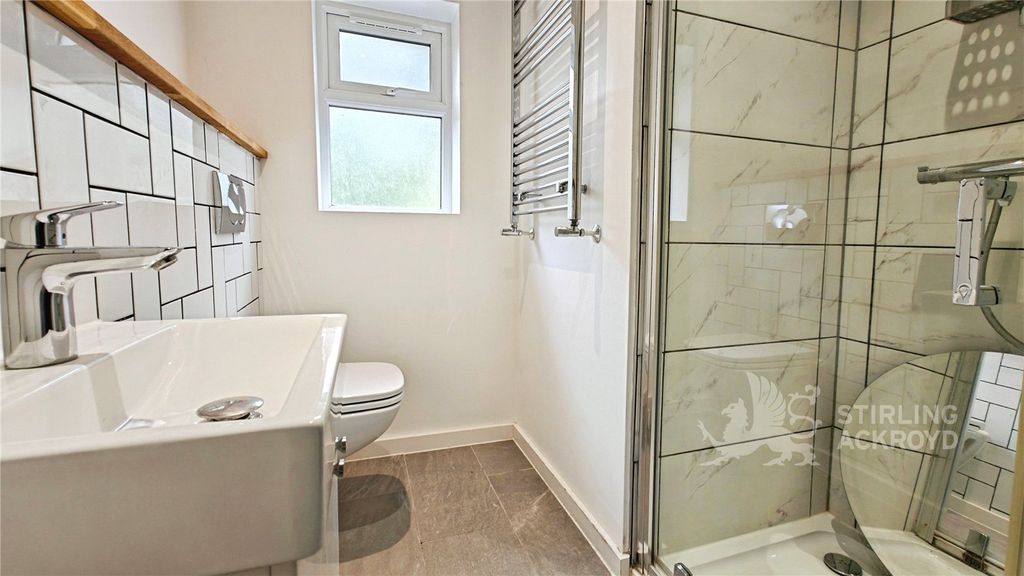 Property photo 3 of 9 Ensuite 5
