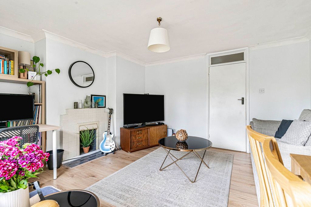Property photo 3 of 11