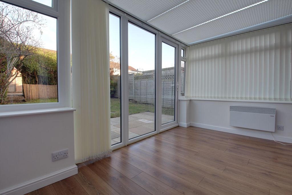 Property photo 3 of 18 Conservatory