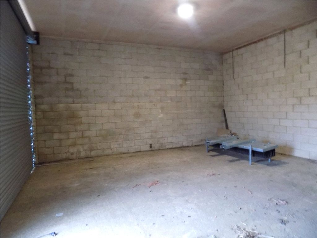 Property photo 3 of 4 Picture No. 02