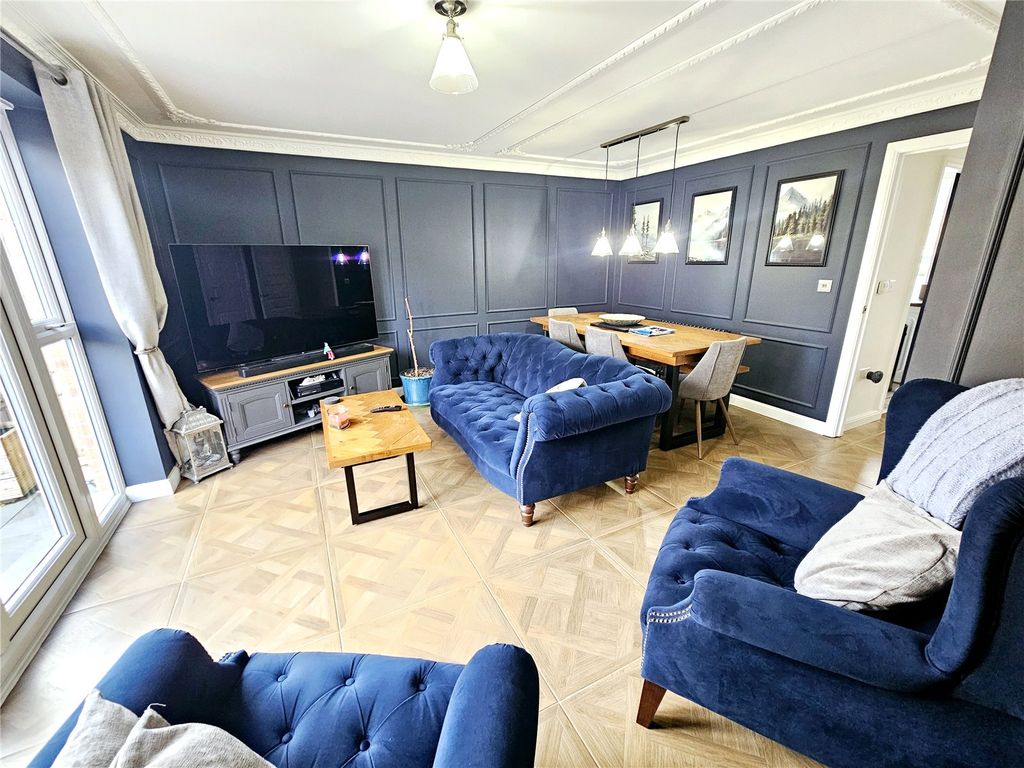 Property photo 1 of 17 Lounge/Diner