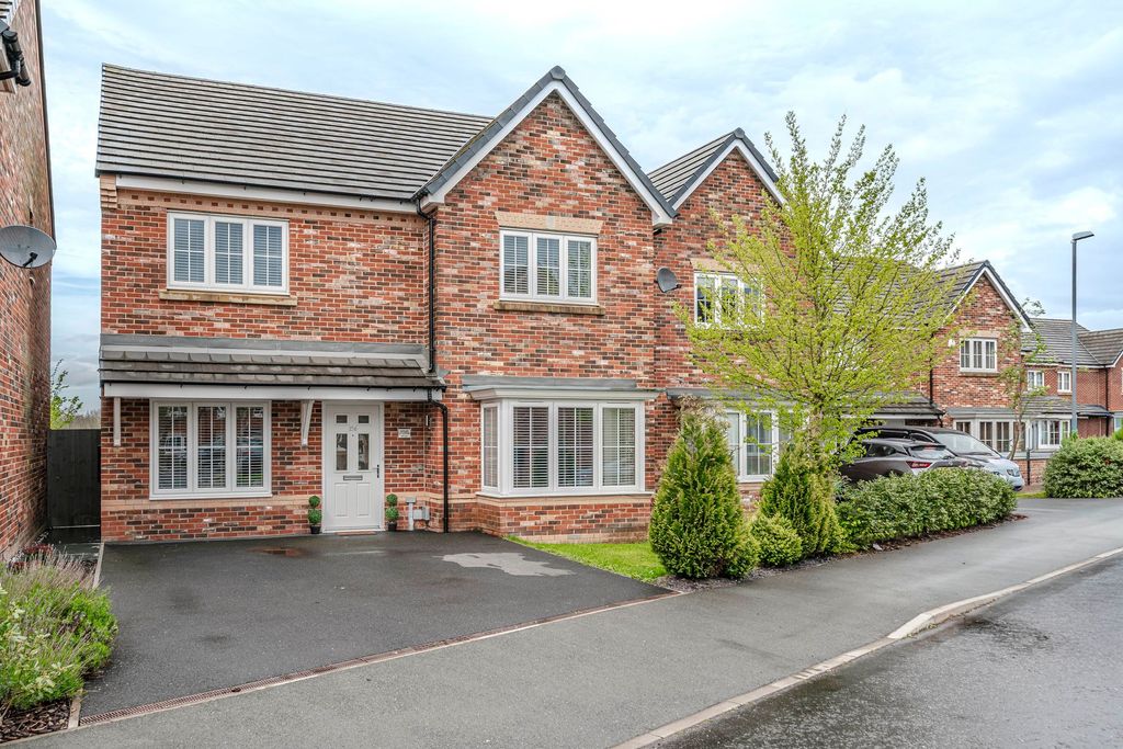 Property photo 1 of 43