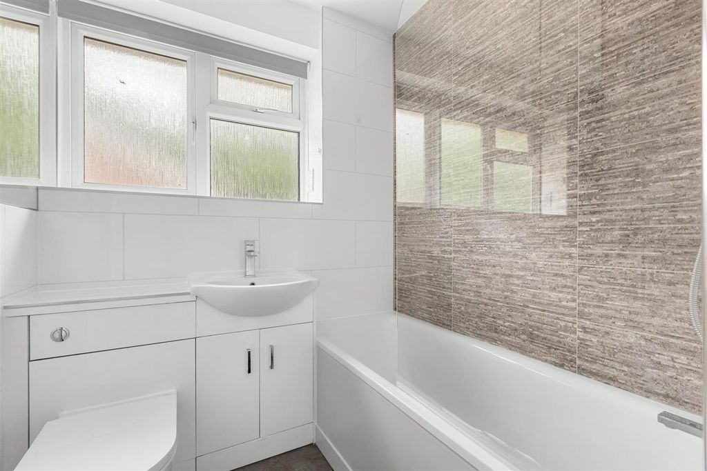 Property photo 3 of 8 Shelburne Court-8.Jpg