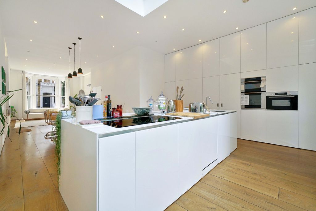 Property photo 1 of 9