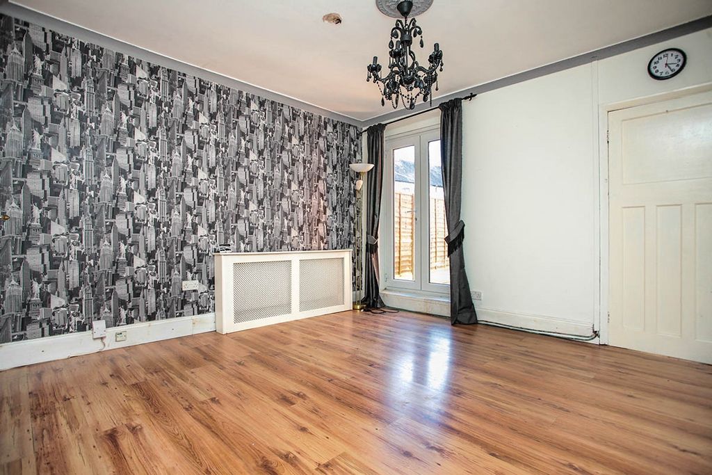 Property photo 3 of 9 Dining Room