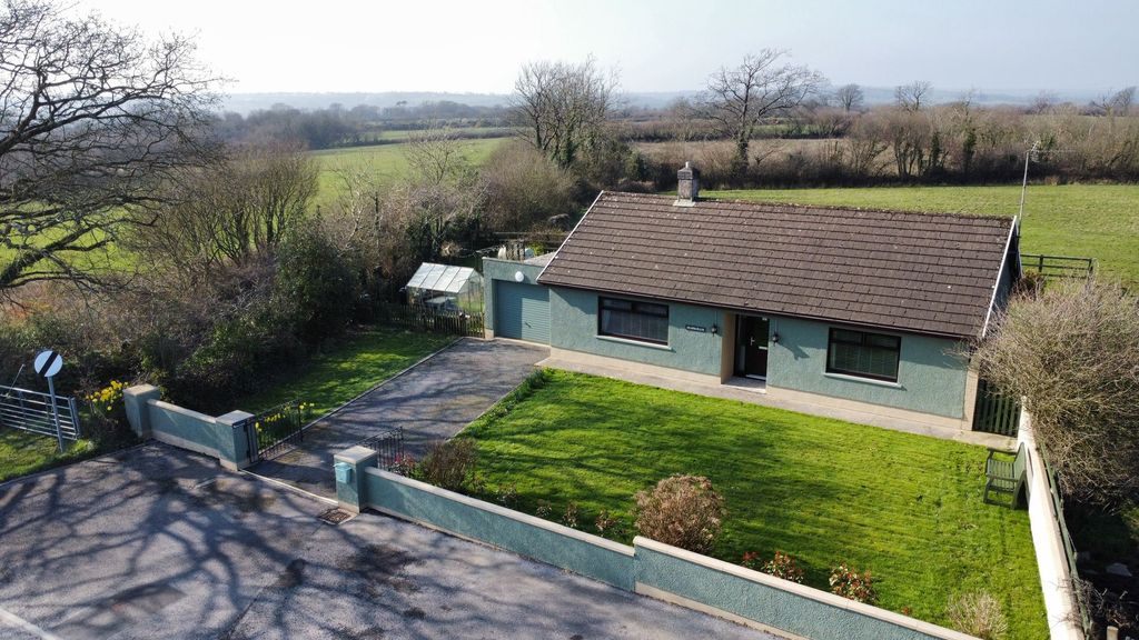 Property photo 2 of 32