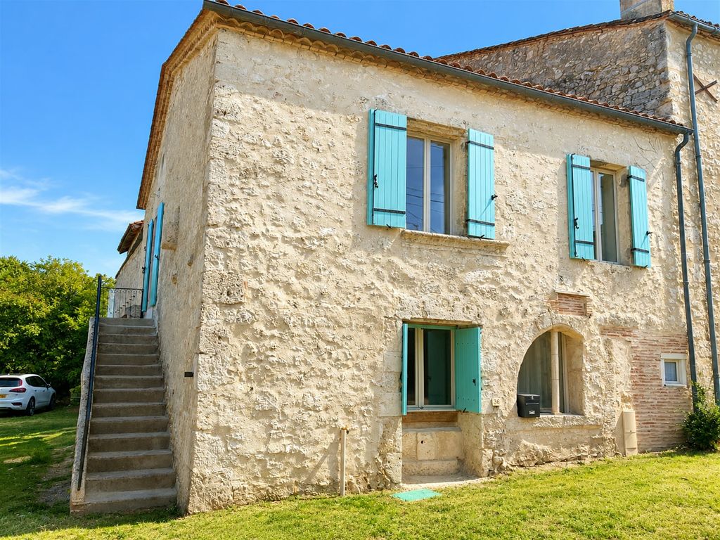 Property photo 1 of 12 Maison De Charme Entièrement Rénovée Au Cœur De Fonroque – L'alliance Du Cachet Et De La Modernité