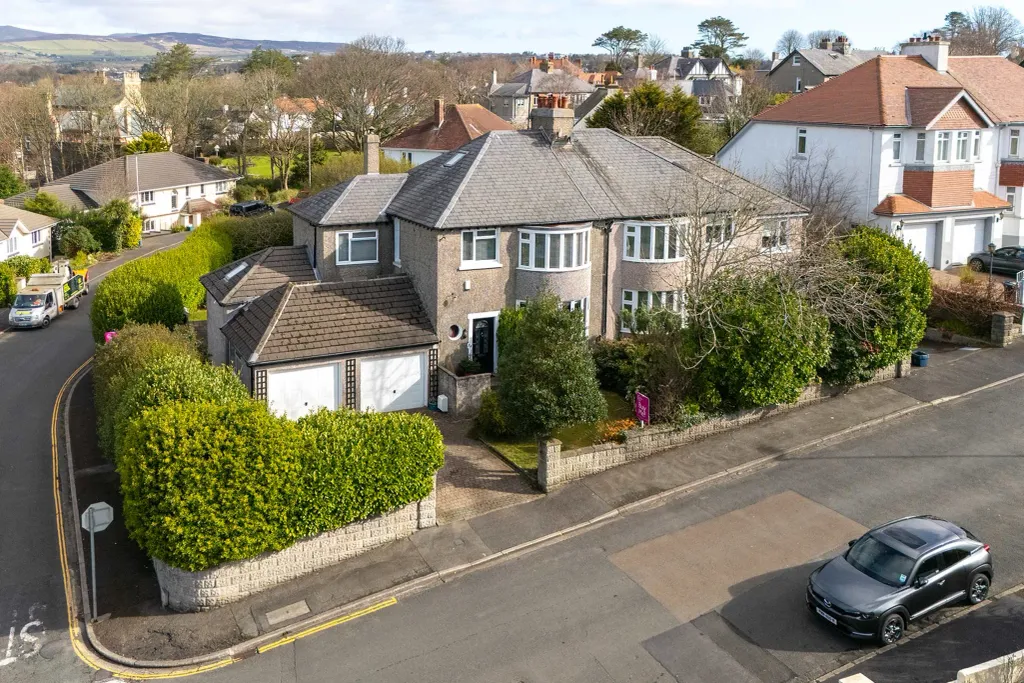 Property photo 1 of 27