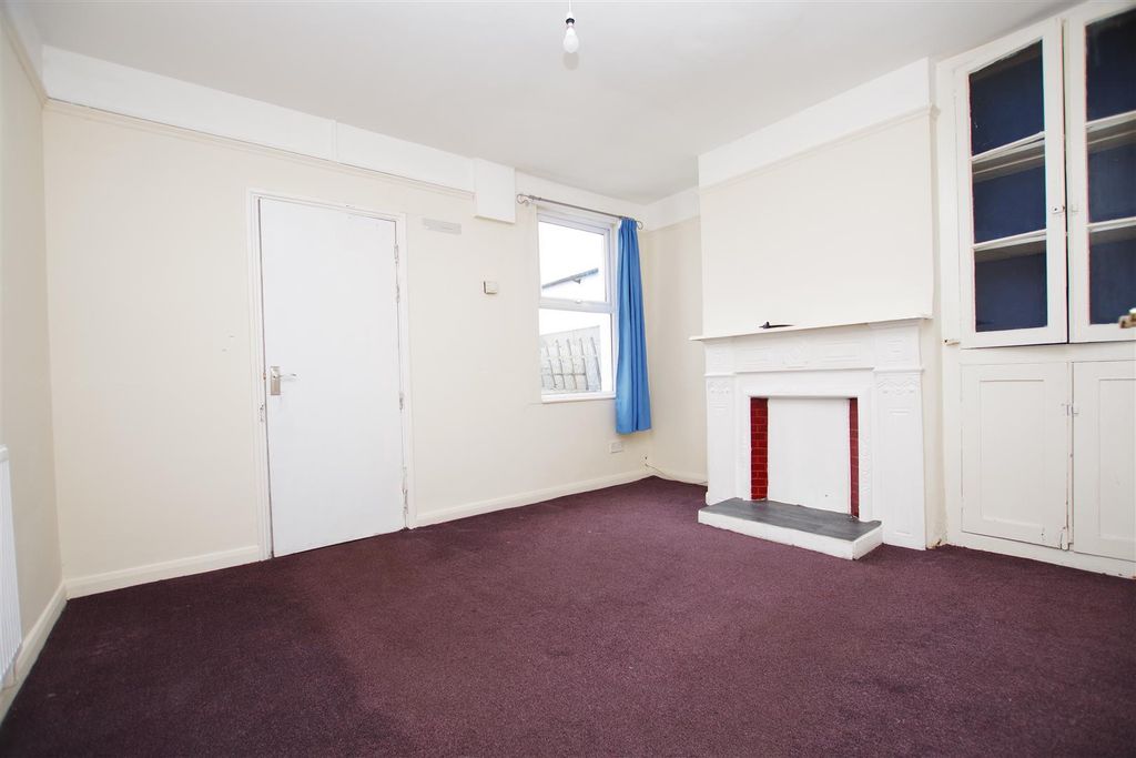 Property photo 3 of 8