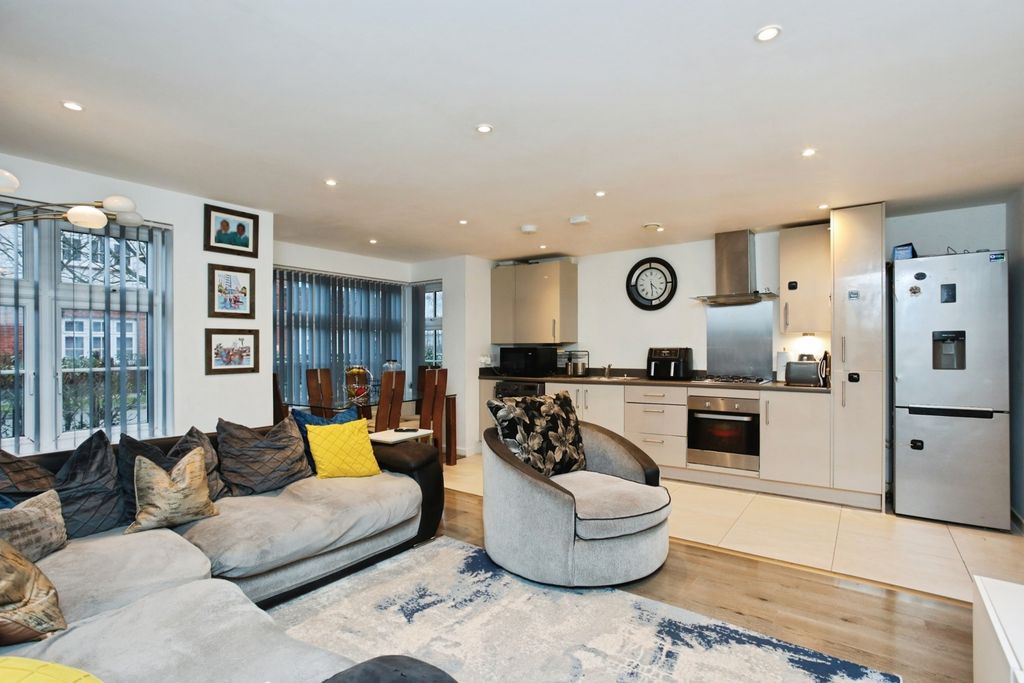 Property photo 3 of 12 Pbox-Img.Jpg