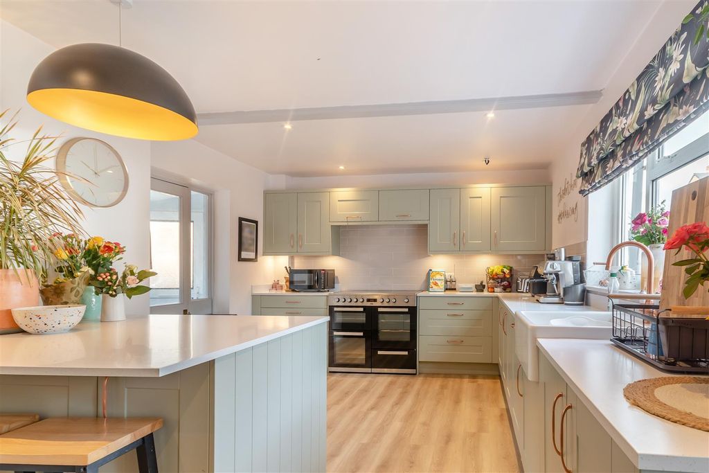 Property photo 2 of 29