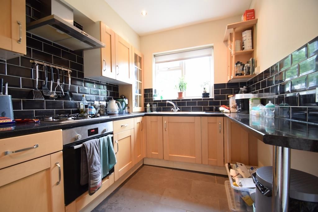 Property photo 2 of 8 Kitchen