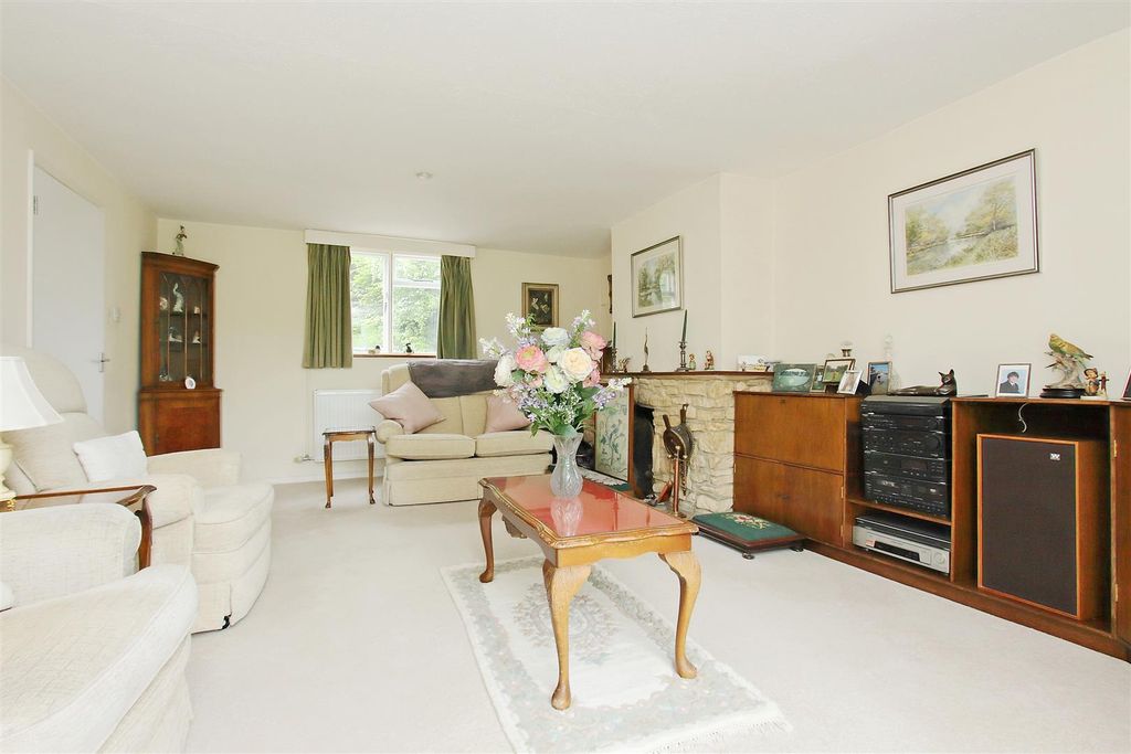 Property photo 3 of 15 Westways Ph123.Jpg