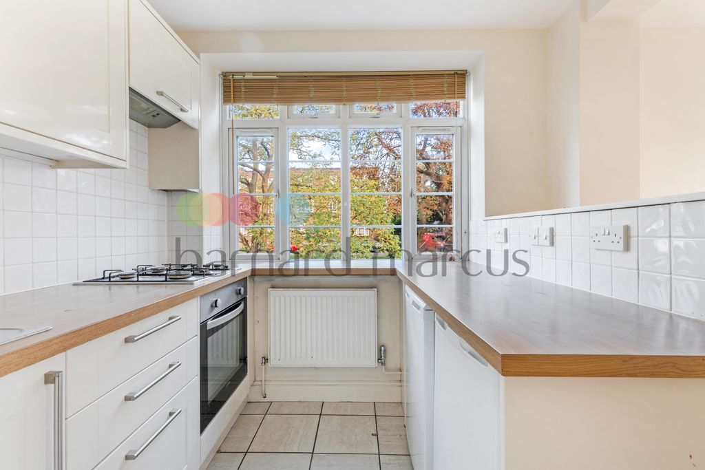 Property photo 2 of 8 Kitchen
