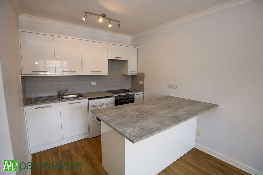 Property photo 3 of 8 Kitchen