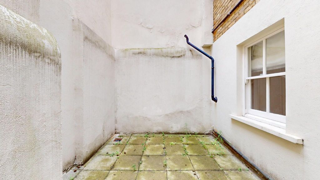 Property photo 1 of 3