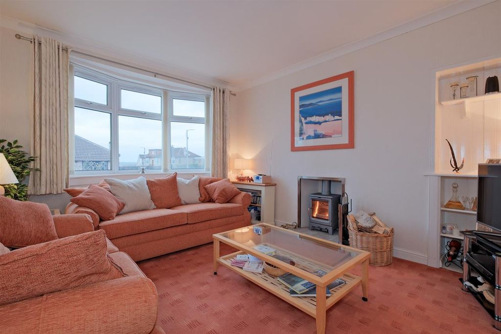 Property photo 2 of 26 Lounge