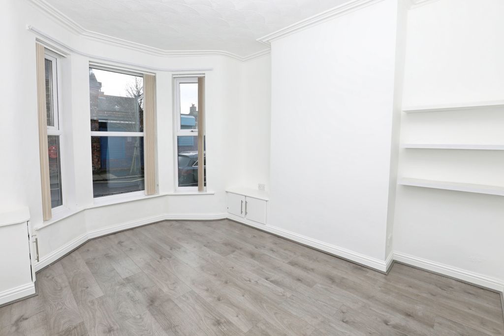 Property photo 2 of 15 Lounge