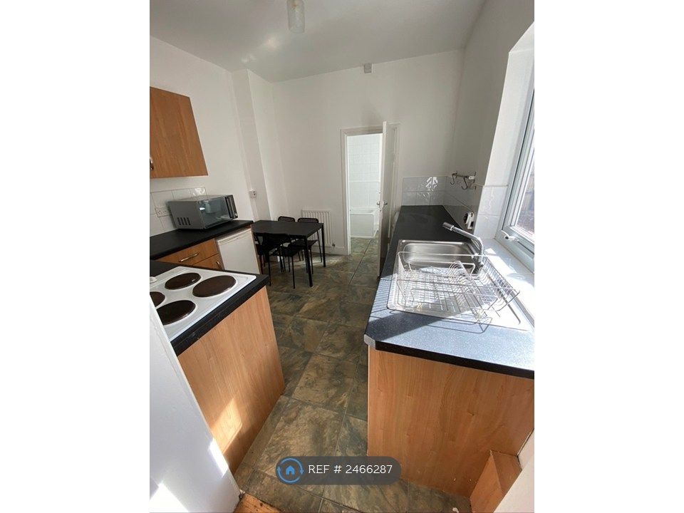Property photo 2 of 21 Kitchen