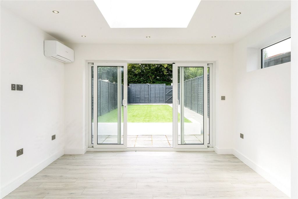 Property photo 3 of 17 Open Plan