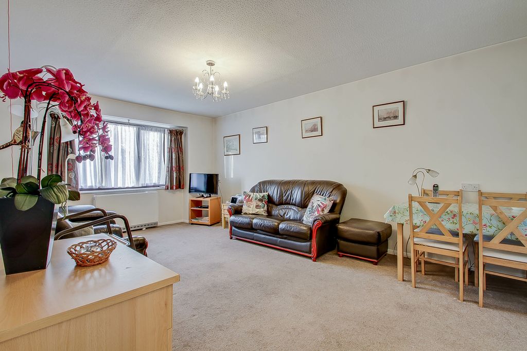 Property photo 2 of 9