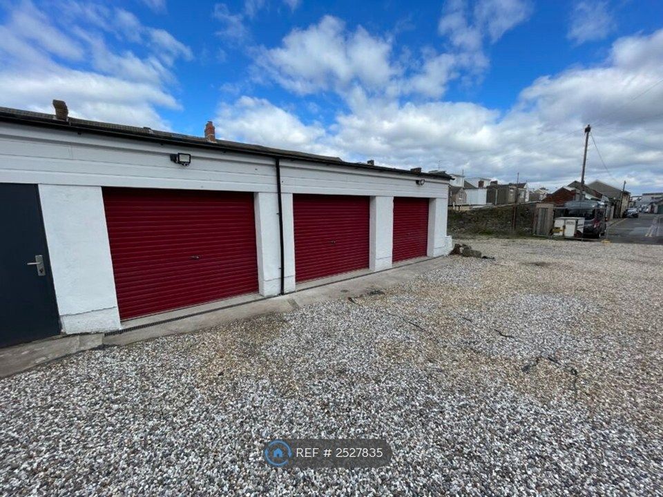 Property photo 1 of 25 Garages And Parking
