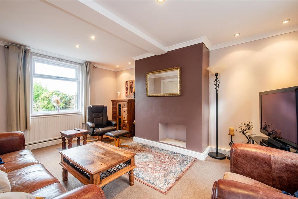 Property photo 2 of 22 Lounge