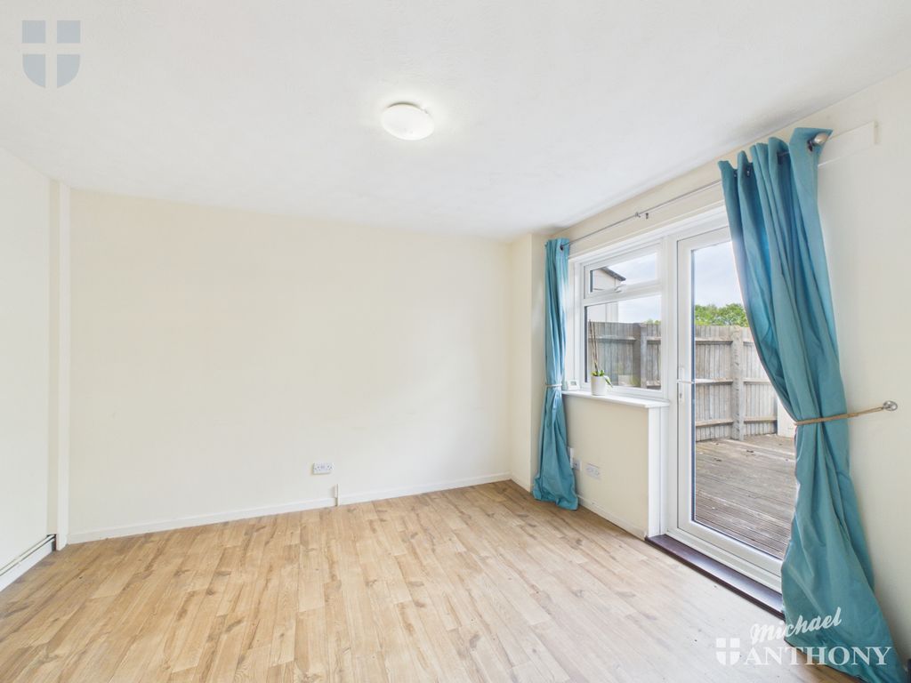Property photo 2 of 13 9227979554484224845102322Ca5634A_100_Cam03218G0-Pr1058-Still018
