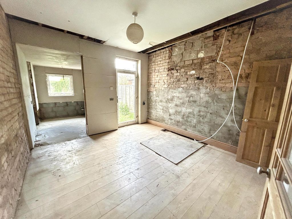 Property photo 2 of 9 20260603144901_20260603-Interior-12-Us9Jhclsiglvxyuhjpeg_Kknd8.Jpg