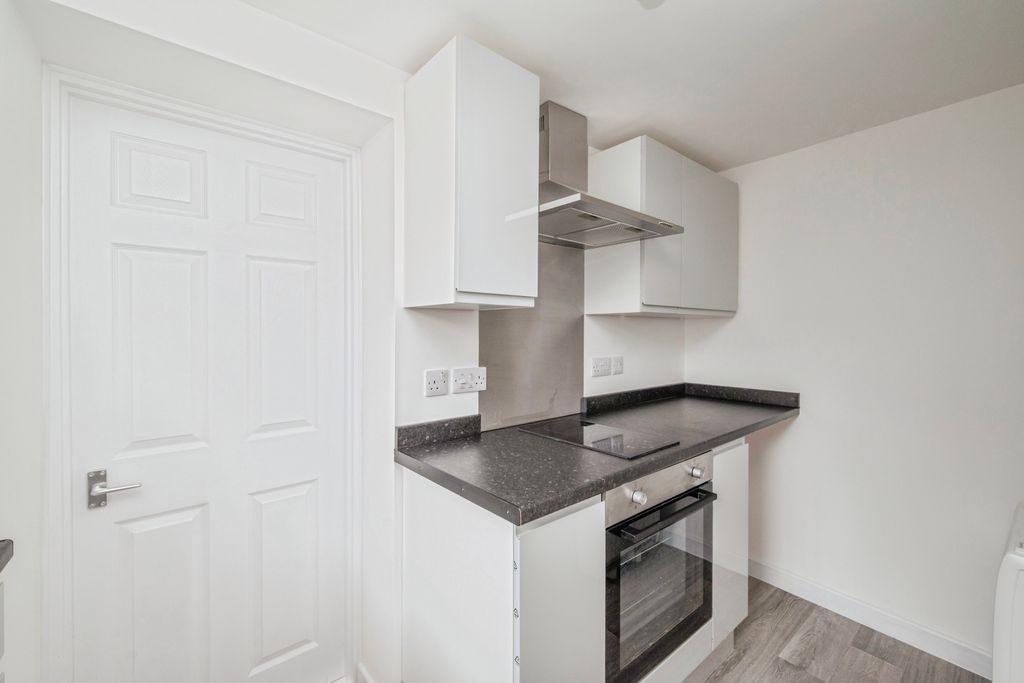 Property photo 3 of 11 Kitchen