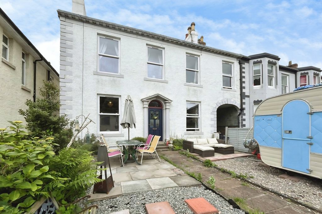 Property photo 1 of 16 Outside