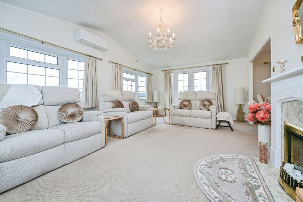 Property photo 2 of 30 Pbox-Img.Jpg