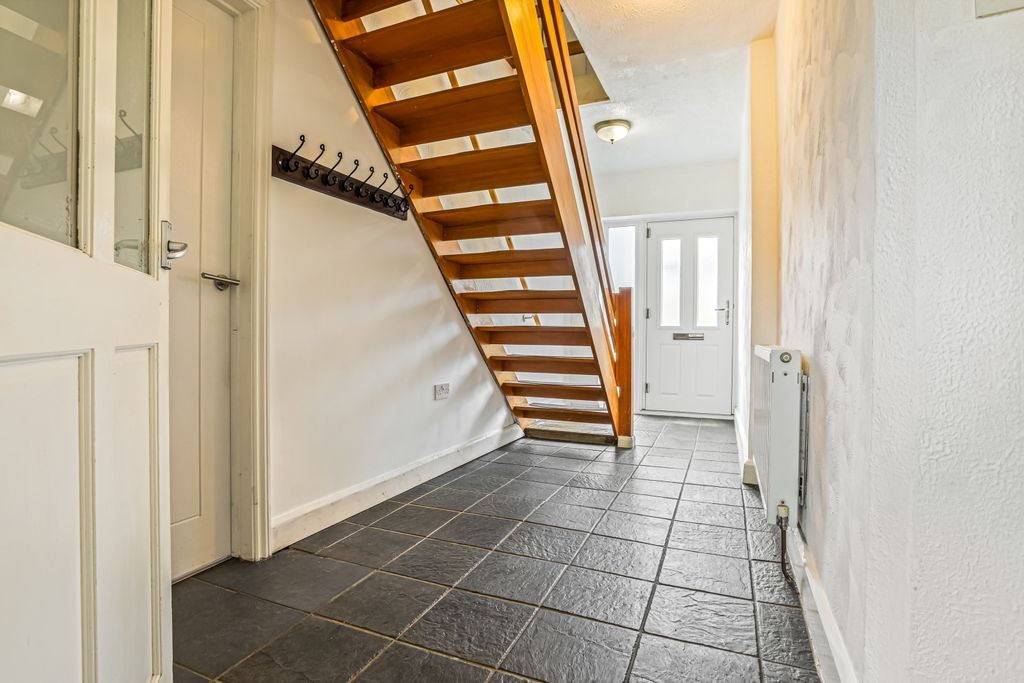 Property photo 2 of 22 Entrance Hall