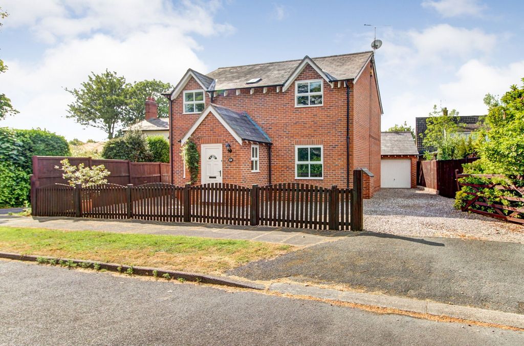 Property photo 2 of 31