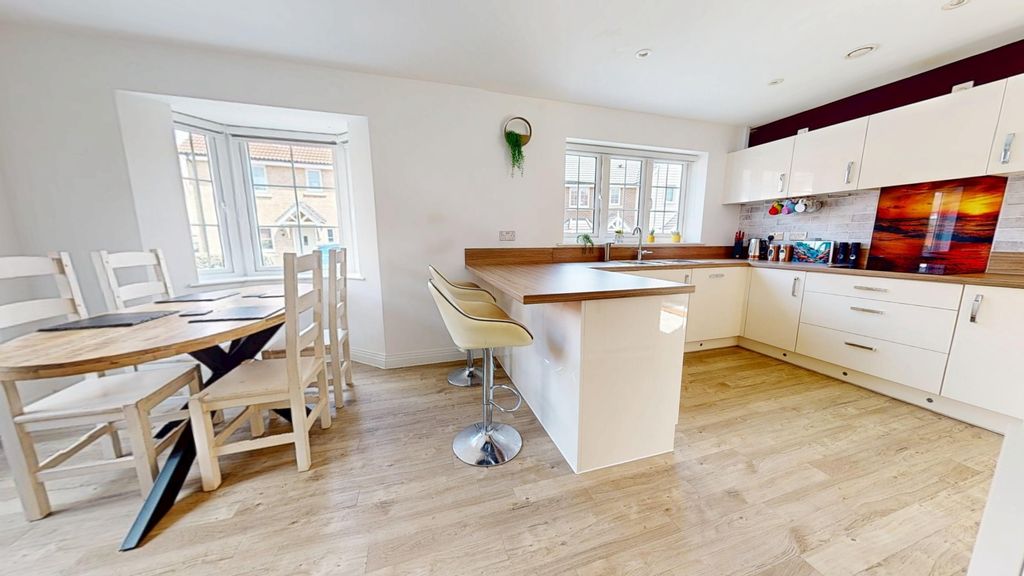 Property photo 2 of 15 Kitchen