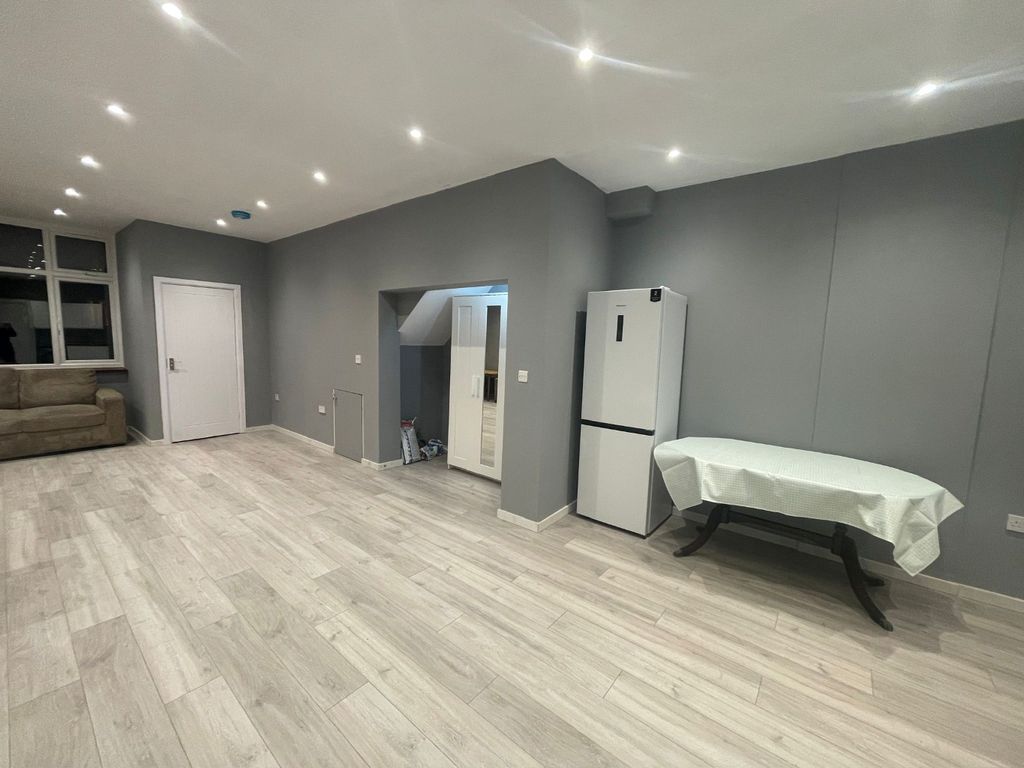 Property photo 3 of 7 4483363