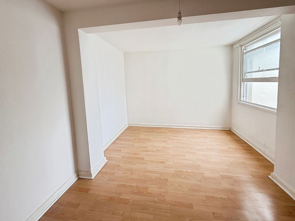 Property photo 3 of 5 Pbox-Img.Jpg