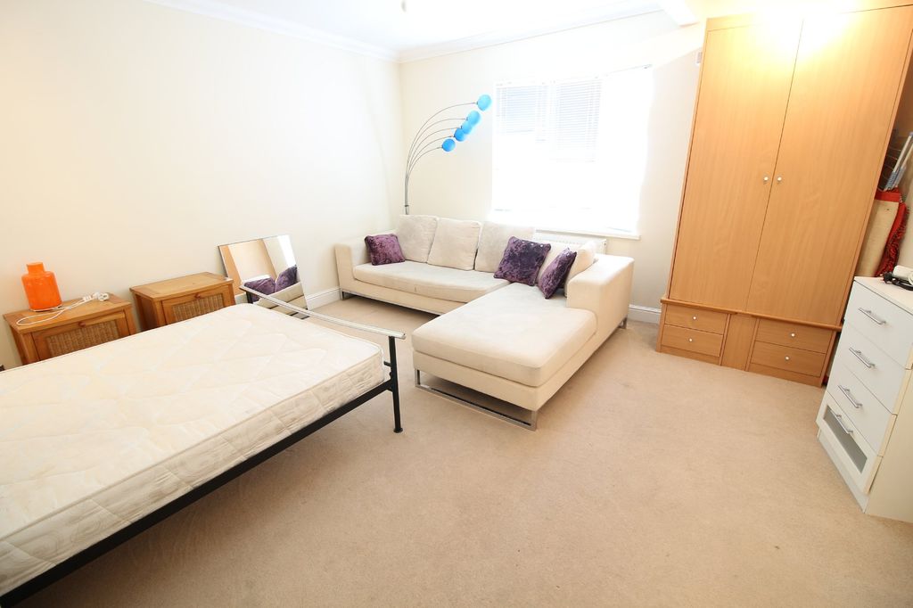 Property photo 3 of 4