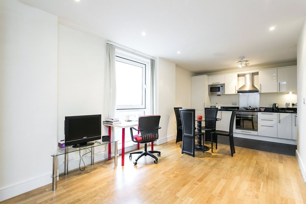 Property photo 2 of 6 Photo 3