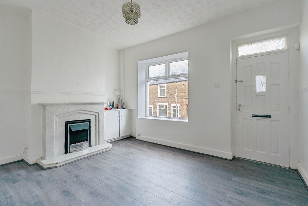 Property photo 2 of 16 Pbox-Img.Jpg